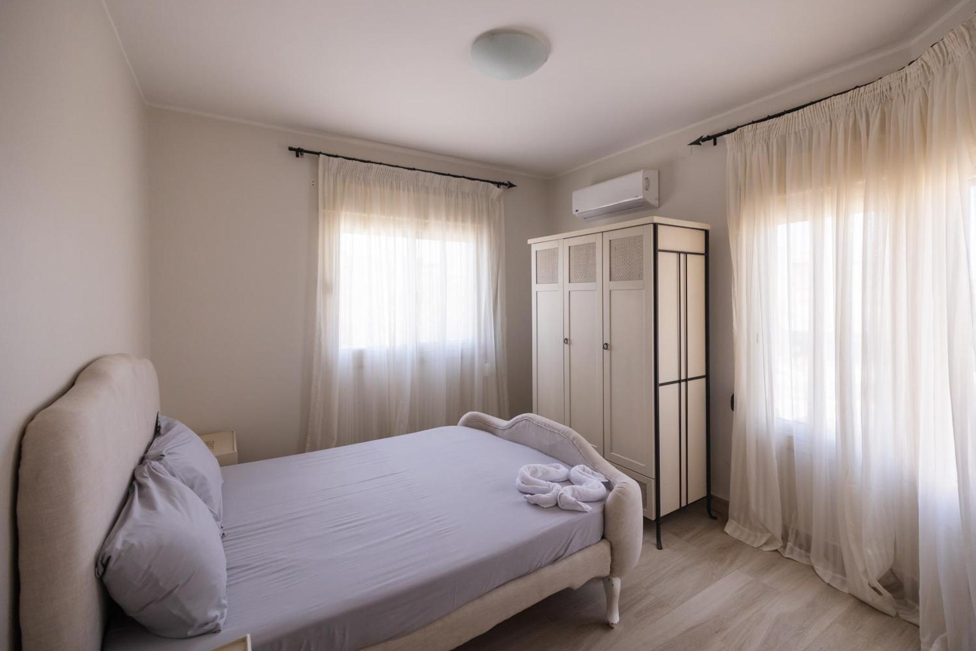 4brs Beachside With Penthouse And Stunning Seaview L Einbay Chalet